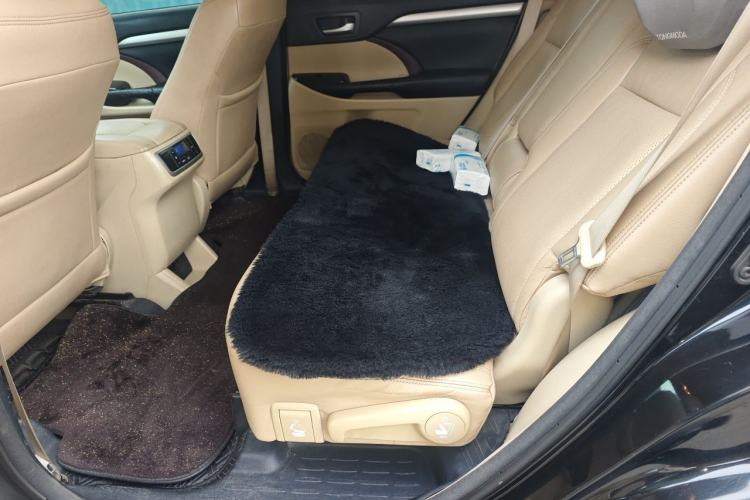 Used Toyota Highlander 2015 2.0T Two-Wheel Drive Elite Edition 7 Seats Left Rear Seat