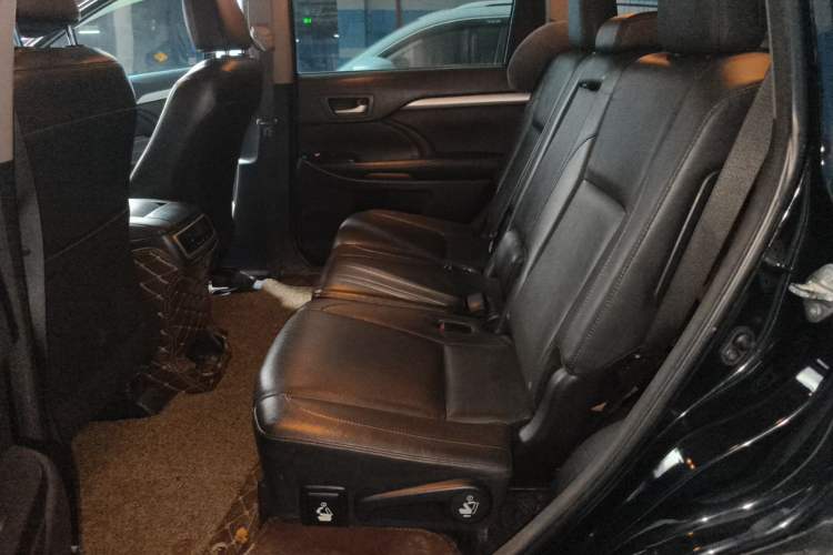 Used Toyota Highlander 2015 2.0T Two-Wheel Drive Luxury Edition 7 Seats Left Rear Seat