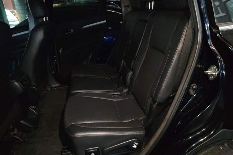 Used Toyota Highlander 2015 2.0T Four-Wheel Drive Luxury Edition 7-Seater Left Rear Seat