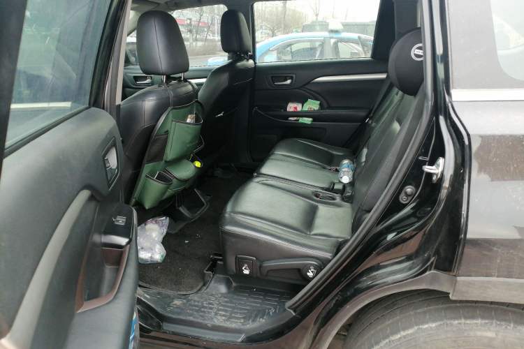 Used Toyota Highlander 2015 2.0T Two-Wheel Drive Luxury Edition 7 Seats Left Rear Seat