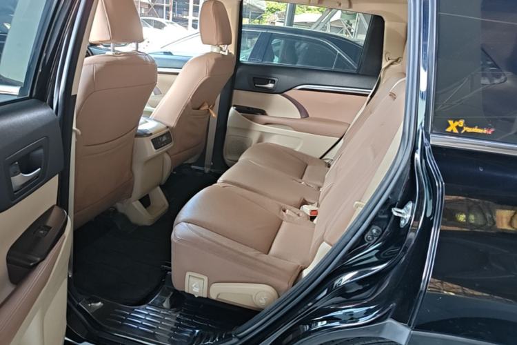 Used Toyota Highlander 2015 3.5L 4x4 Elite Edition 7-Seater Left Rear Seat