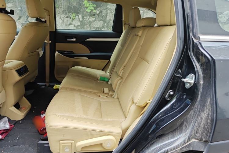 Used Toyota Highlander 2015 2.0T Four-Wheel Drive Luxury Edition 7-Seater Left Rear Seat