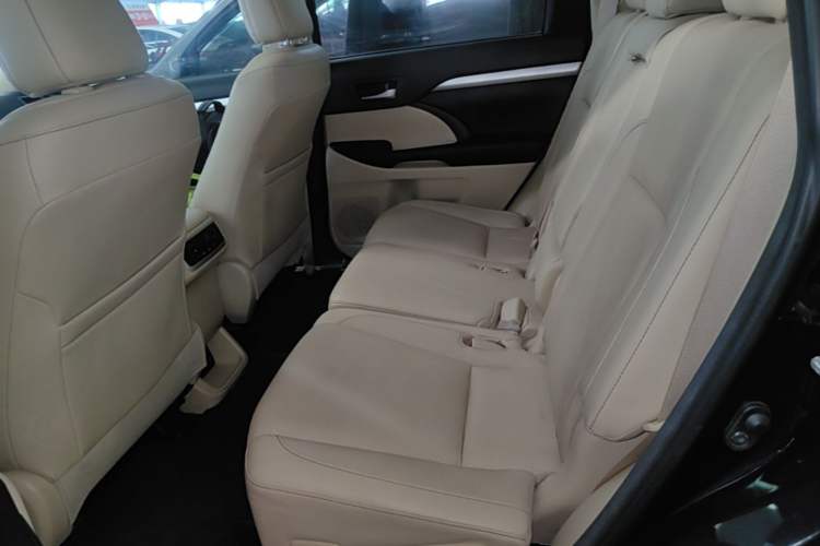 Used Toyota Highlander 2015 2.0T Four-Wheel Drive Luxury Edition 7-Seater Left Rear Seat