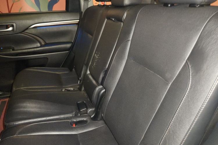Used Toyota Highlander 2015 2.0T Four-Wheel Drive Ultimate Edition 7-Seater Left Rear Seat