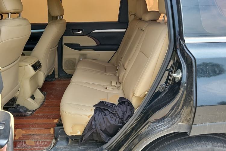 Used Toyota Highlander 2015 2.0T Four-Wheel Drive Elite Edition 7-Seater Left Rear Seat