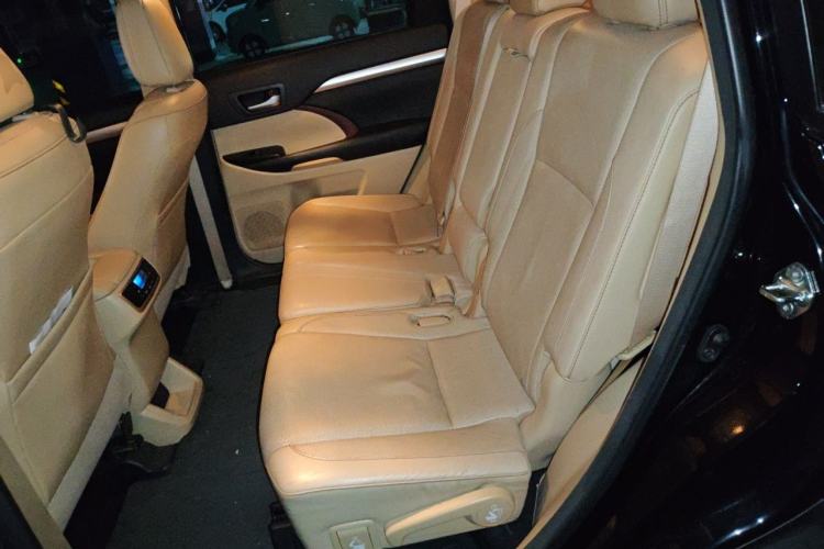 Used Toyota Highlander 2015 2.0T Two-Wheel Drive Luxury Edition 7 Seats Left Rear Seat