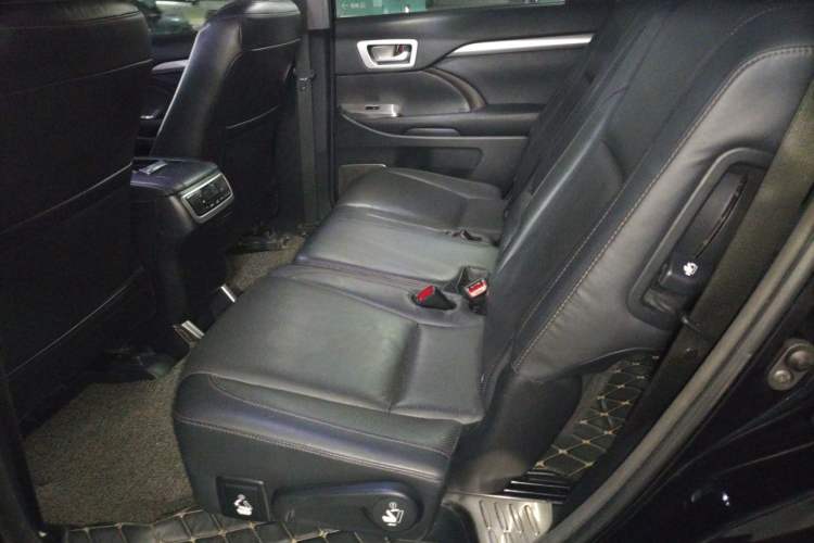 Used Toyota Highlander 2015 2.0T Four-Wheel Drive Luxury Edition 7-Seater Left Rear Seat