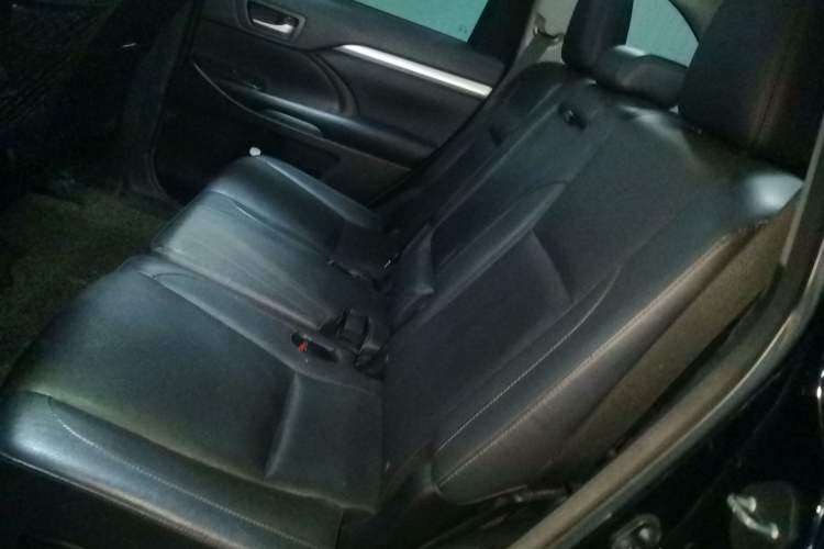 Used Toyota Highlander 2015 2.0T Four-Wheel Drive Luxury Edition 7-Seater Left Rear Seat