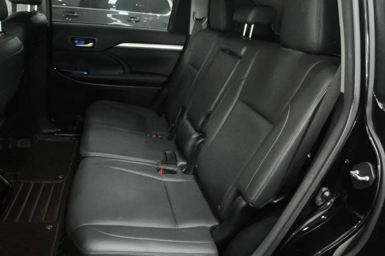 Used Toyota Highlander 2015 2.0T Two-Wheel Drive Luxury Edition 7 Seats Left Rear Seat