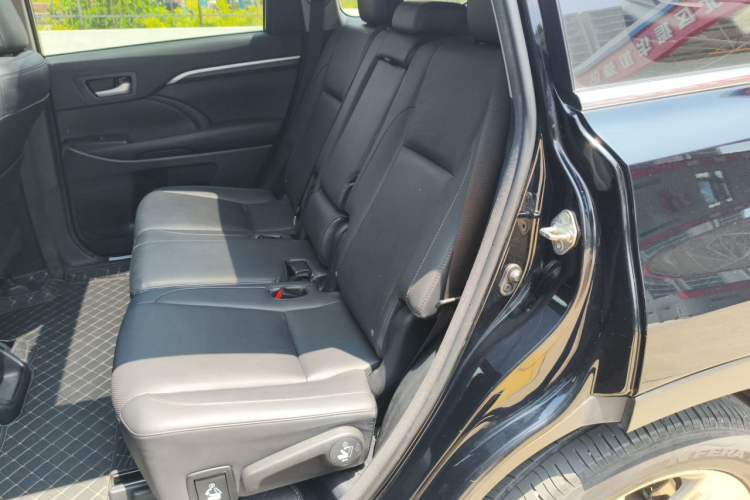 Used Toyota Highlander 2015 2.0T Four-Wheel Drive Ultimate Edition 7-Seater Left Rear Seat