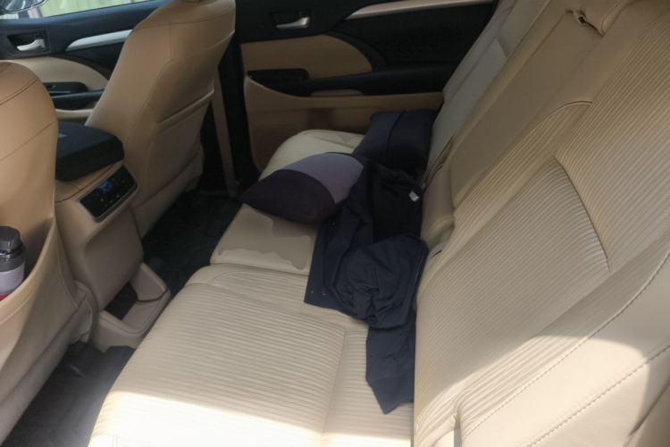 Used Toyota Highlander 2015 2.0T Two-Wheel Drive Elite Edition 7 Seats Left Rear Seat