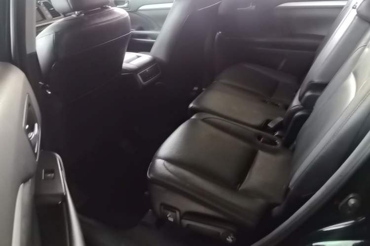 Used Toyota Highlander 2015 2.0T Four-Wheel Drive Luxury Edition 7-Seater Left Rear Seat