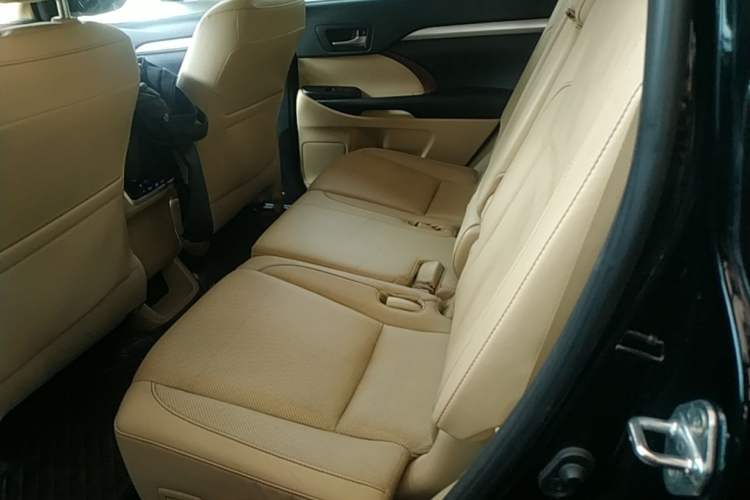 Used Toyota Highlander 2015 2.0T Four-Wheel Drive Luxury Edition 7-Seater Left Rear Seat