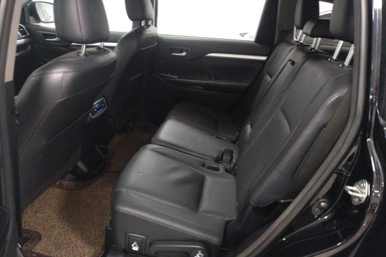 Used Toyota Highlander 2015 2.0T Four-Wheel Drive Luxury Edition 7-Seater Left Rear Seat