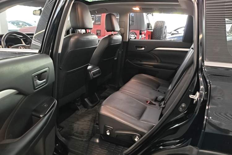 Used Toyota Highlander 2015 2.0T Four-Wheel Drive Luxury Edition 7-Seater Left Rear Seat