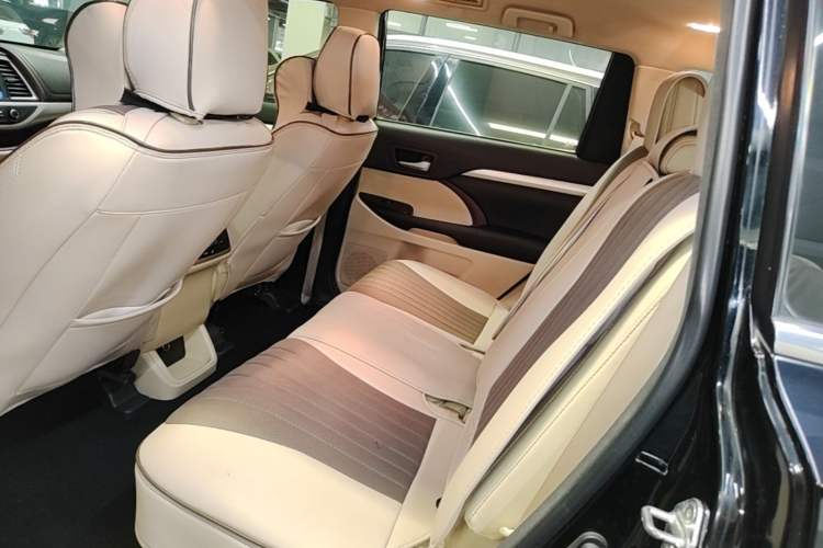 Used Toyota Highlander 2015 2.0T Two-Wheel Drive Elite Edition 5 Seats Left Rear Seat