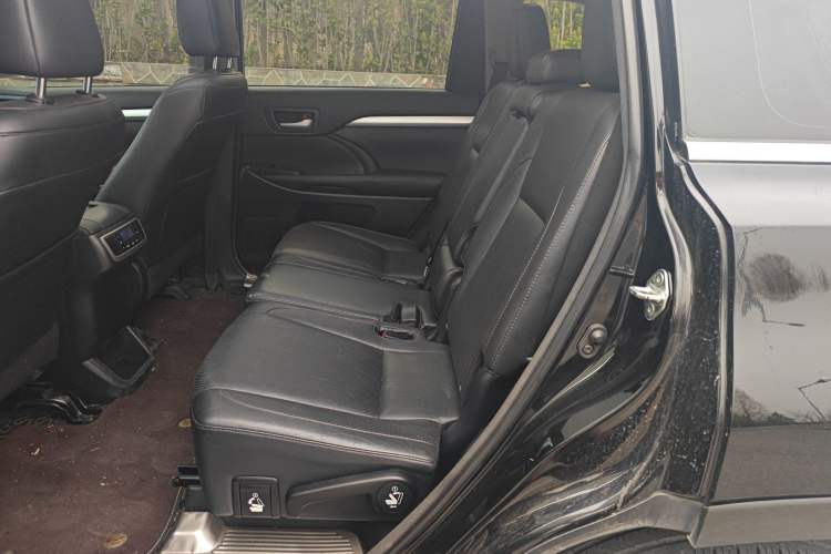 Used Toyota Highlander 2015 2.0T Four-Wheel Drive Luxury Edition 7-Seater Left Rear Seat