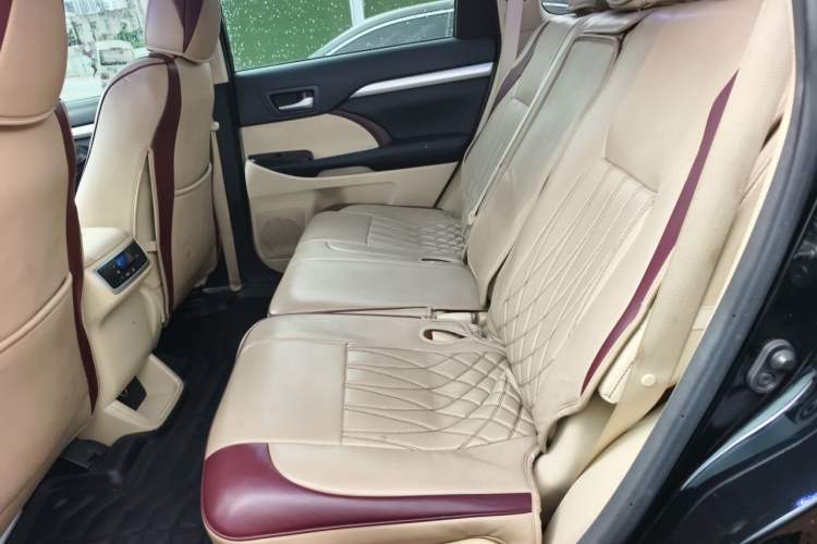 Used Toyota Highlander 2015 2.0T Two-Wheel Drive Elite Edition 7 Seats Left Rear Seat