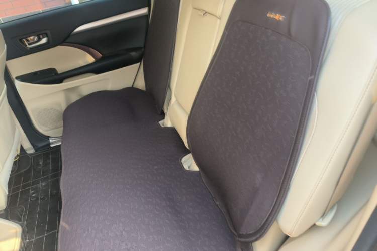 Used Toyota Highlander 2015 2.0T Two-Wheel Drive Elite Edition 7 Seats Left Rear Seat