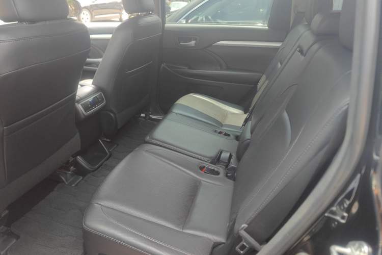 Used Toyota Highlander 2015 2.0T Four-Wheel Drive Luxury Edition 7-Seater Left Rear Seat