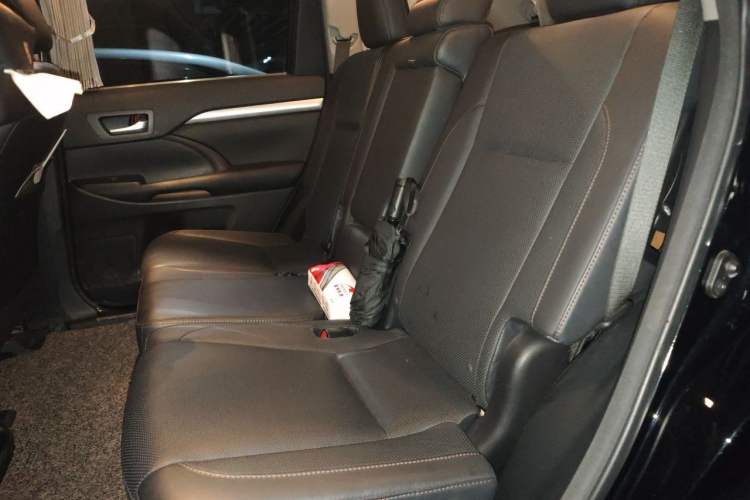 Used Toyota Highlander 2015 2.0T Four-Wheel Drive Luxury Edition 7-Seater Left Rear Seat