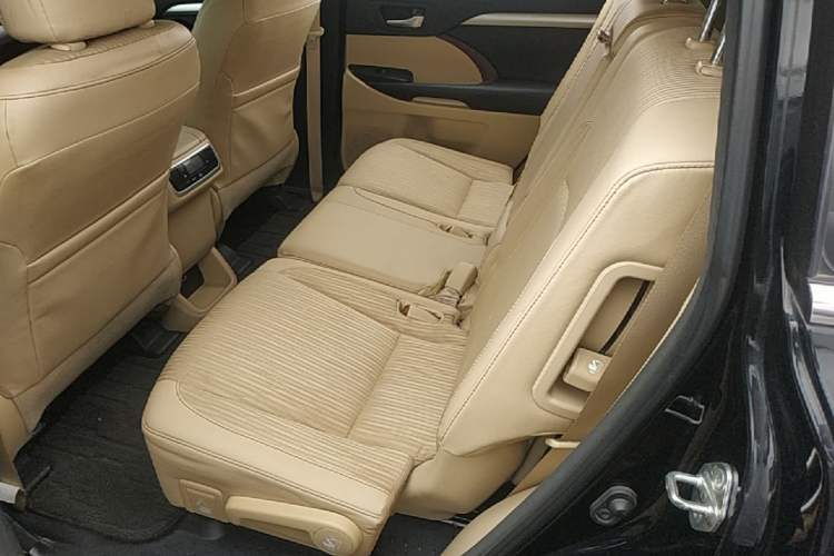 Used Toyota Highlander 2015 2.0T Four-Wheel Drive Elite Edition 7-Seater Left Rear Seat
