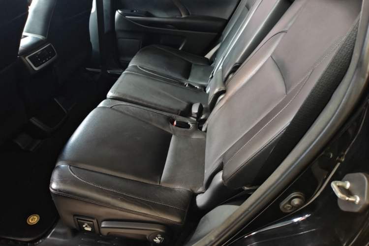 Used Toyota Highlander 2015 2.0T Four-Wheel Drive Luxury Edition 7-Seater Left Rear Seat