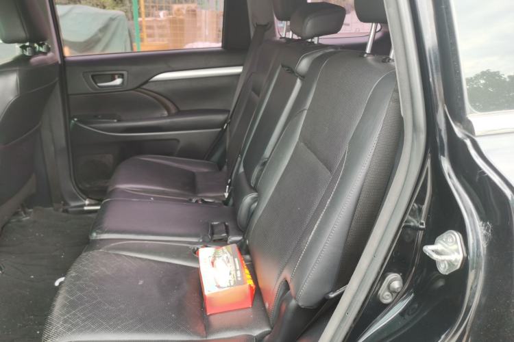Used Toyota Highlander 2015 2.0T Two-Wheel Drive Luxury Edition 7 Seats Left Rear Seat