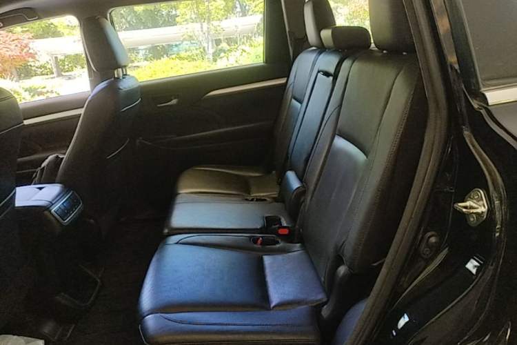 Used Toyota Highlander 2015 2.0T Four-Wheel Drive Luxury Edition 7-Seater Left Rear Seat