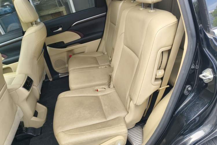 Used Toyota Highlander 2015 2.0T Four-Wheel Drive Ultimate Edition 7-Seater Left Rear Seat