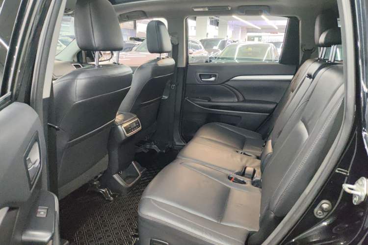 Used Toyota Highlander 2015 2.0T Four-Wheel Drive Luxury Edition 7-Seater Left Rear Seat