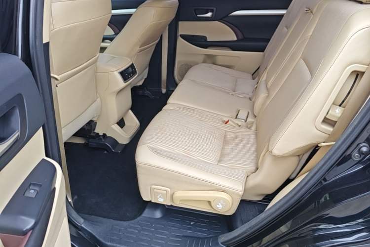 Used Toyota Highlander 2015 2.0T Four-Wheel Drive Elite Edition 7-Seater Left Rear Seat