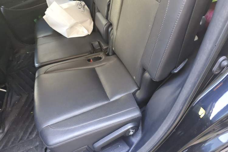 Used Toyota Highlander 2015 2.0T Four-Wheel Drive Luxury Edition 7-Seater Left Rear Seat