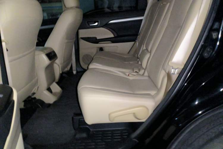 Used Toyota Highlander 2015 2.0T Two-Wheel Drive Elite Edition 5 Seats Left Rear Seat