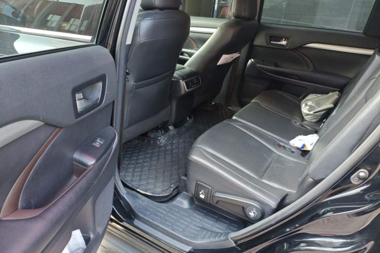 Used Toyota Highlander 2015 2.0T Four-Wheel Drive Luxury Edition 7-Seater Left Rear Seat