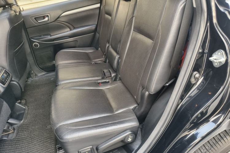 Used Toyota Highlander 2015 2.0T Two-Wheel Drive Luxury Edition 7 Seats Left Rear Seat