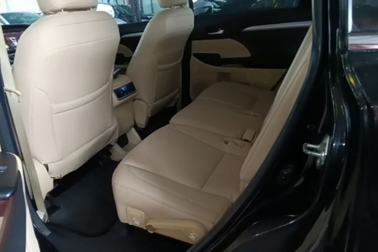 Used Toyota Highlander 2015 2.0T Four-Wheel Drive Luxury Edition 7-Seater Left Rear Seat