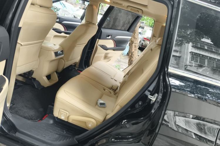 Used Toyota Highlander 2015 2.0T Four-Wheel Drive Luxury Edition 7-Seater Left Rear Seat