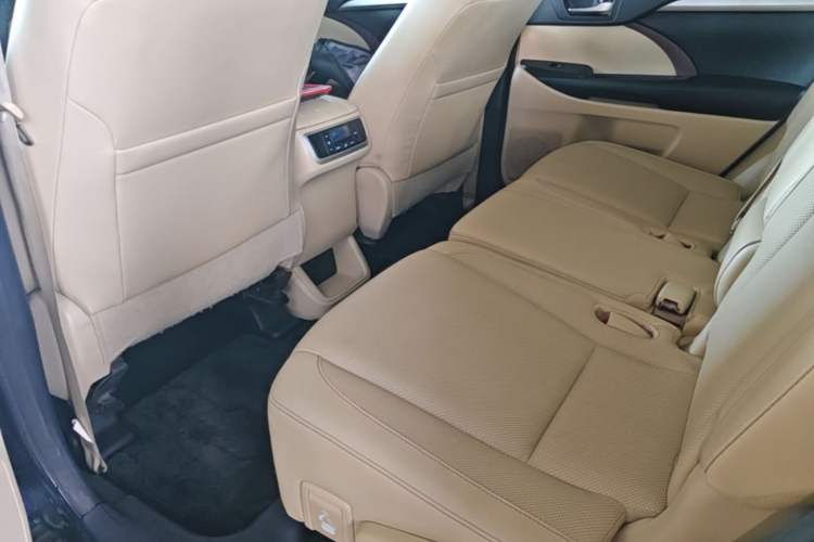 Used Toyota Highlander 2015 2.0T Four-Wheel Drive Luxury Edition 7-Seater Left Rear Seat