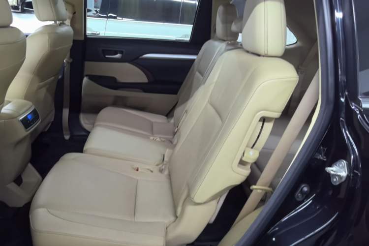 Used Toyota Highlander 2015 2.0T Four-Wheel Drive Luxury Edition 7-Seater Left Rear Seat
