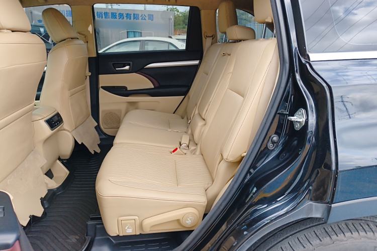 Used Toyota Highlander 2015 2.0T Two-Wheel Drive Elite Edition 7 Seats Left Rear Seat
