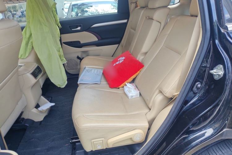 Used Toyota Highlander 2015 2.0T Two-Wheel Drive Luxury Edition 7 Seats Left Rear Seat