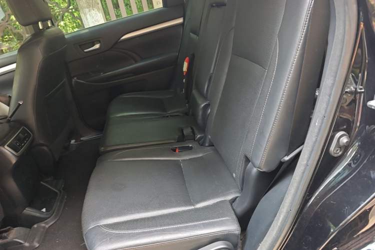 Used Toyota Highlander 2015 2.0T Four-Wheel Drive Luxury Edition 7-Seater Left Rear Seat