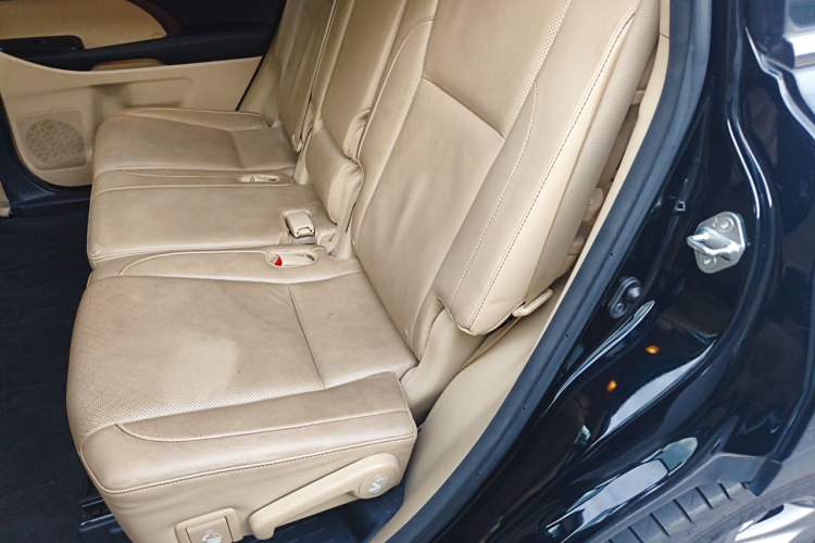 Used Toyota Highlander 2015 2.0T Four-Wheel Drive Luxury Edition 7-Seater Left Rear Seat