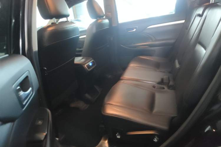 Used Toyota Highlander 2015 2.0T Two-Wheel Drive Luxury Edition 7 Seats Left Rear Seat