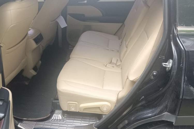 Used Toyota Highlander 2015 2.0T Two-Wheel Drive Elite Edition 7 Seats Left Rear Seat