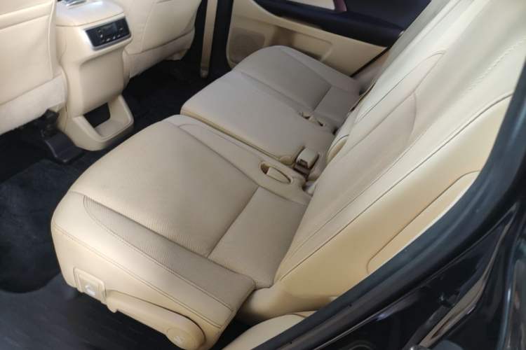 Used Toyota Highlander 2015 2.0T Four-Wheel Drive Luxury Edition 7-Seater Left Rear Seat