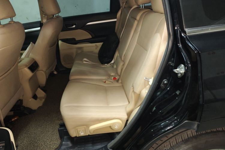 Used Toyota Highlander 2015 2.0T Two-Wheel Drive Elite Edition 7 Seats Left Rear Seat