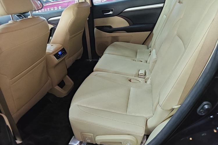 Used Toyota Highlander 2015 2.0T Four-Wheel Drive Luxury Edition 7-Seater Left Rear Seat