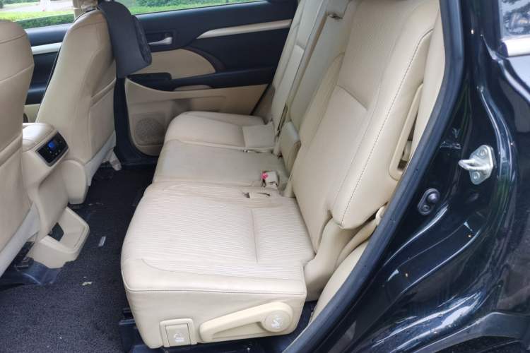 Used Toyota Highlander 2015 2.0T Two-Wheel Drive Elite Edition 7 Seats Left Rear Seat